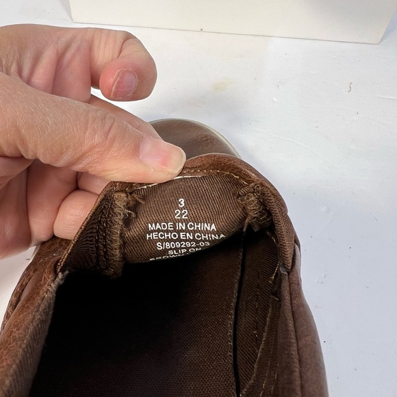 Old Navy Boy’s Faux Leather Brown Slip-Ons Sneakers Size 3 - Picture 7 of 8